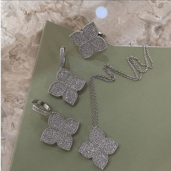 Four-Leaf Necklace Set – Symbol of Luck, Love & Timeless Elegance Zambeel 